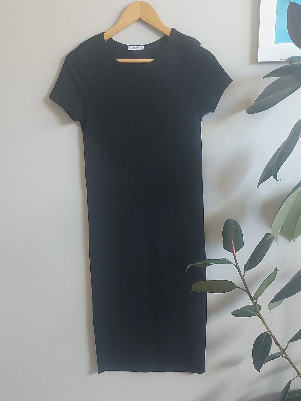 Classic Black Ribbed Midi Dress - M
